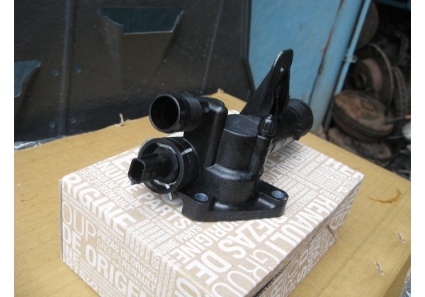 корпус термостатa, термостат Renault 1.5 dci, K9K, 558751, 8200558751, 8200400553, 110605536R, 8200954328, 110603026R *